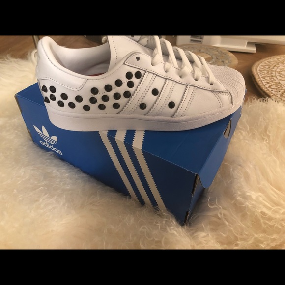 BNWT Rare Limited edition Adidas Dot Studded womens Superstars in size 6!!! - Picture 4 of 16